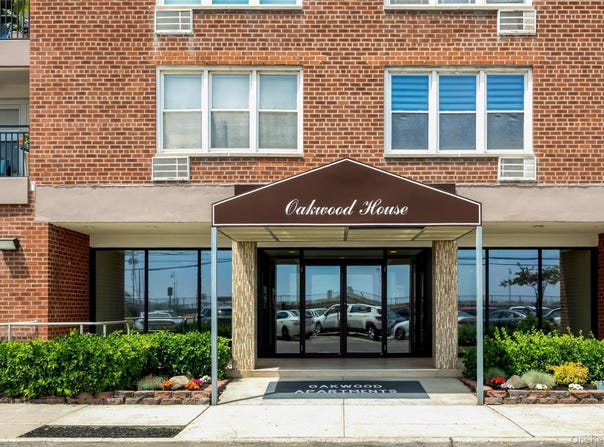 1 E Broadway, Long Beach, NY 11561