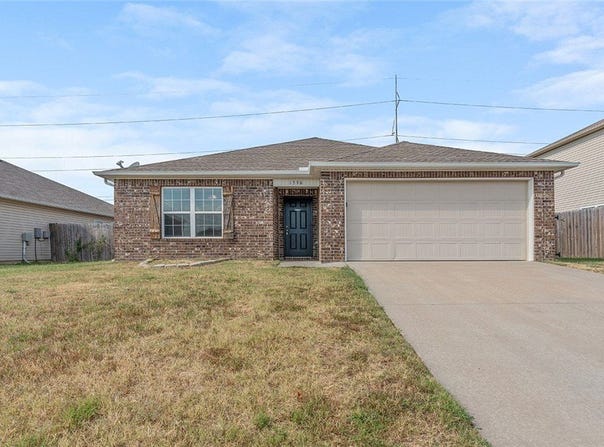 1590 Edinburgh Drive, Centerton, AR 72719