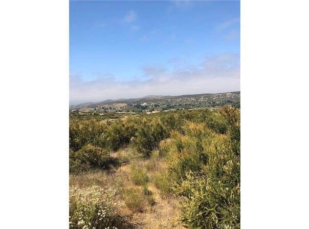 28 Rocky Knoll Road, Hemet, CA 92544