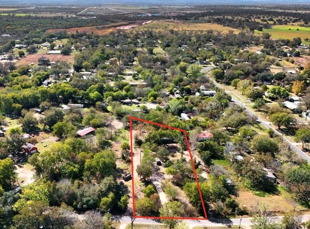 2004 Whirlaway Dr, Del Valle, TX 78617