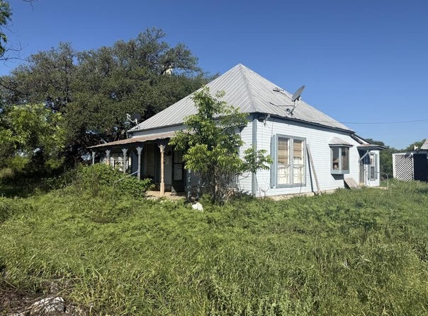 607 Leon St, London, TX 76854