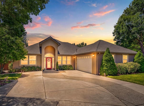 374 Leandra Lane, Eagle Point, OR 97524