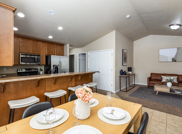 1147 N ABBOTSFORD Dr, North Salt Lake, UT 84054