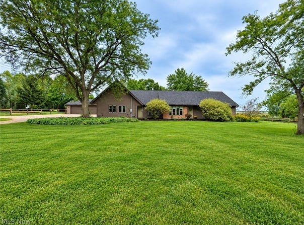 1102 E Garfield Road, Aurora, OH 44202