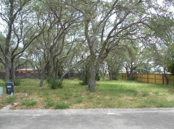 1 PRIMROSE DR, ROCKPORT, TX 78382
