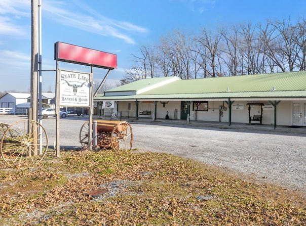 W 705 Main St, Hazel, KY 42049