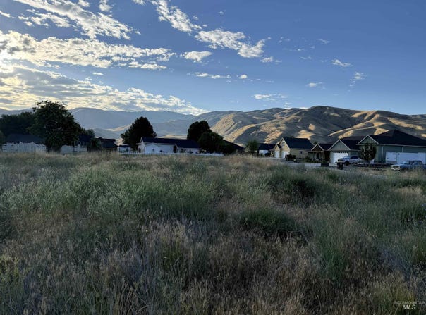 111 S Riverside, Horseshoe Bend, ID 83629