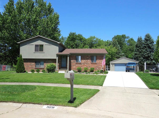 19231 Cooper, Clinton Township, MI 48038