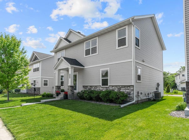 3006 Hemingway Drive, Chaska, MN 55318
