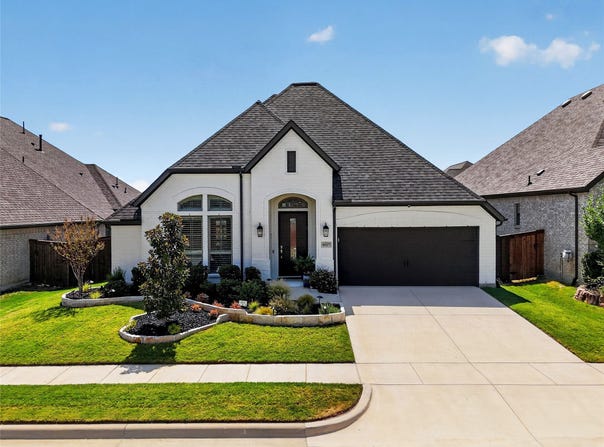 4117 Hawthorn Drive, Aubrey, TX 76227