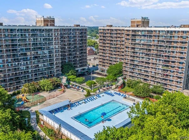 152-18 Union Turnpike, Flushing, NY 11367