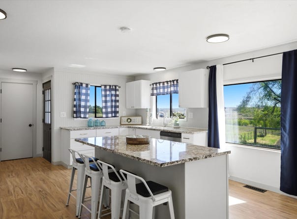 351 Eltopia W, Eltopia, WA 99330