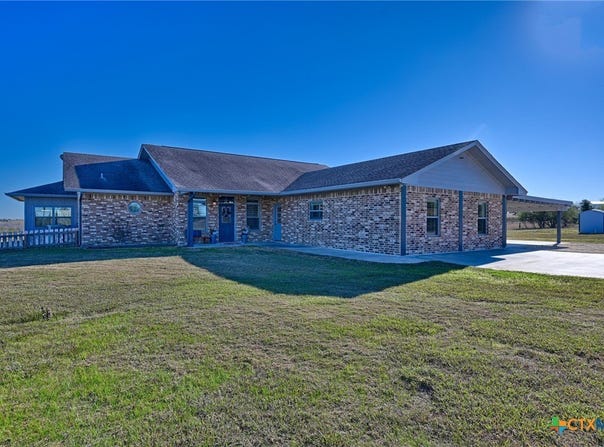 1733 County Road 376, Shiner, TX 77984