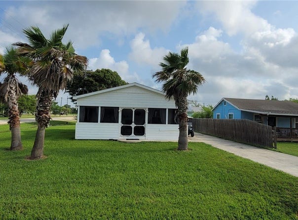 101 E Saint Louis Avenue, Seadrift, TX 77983