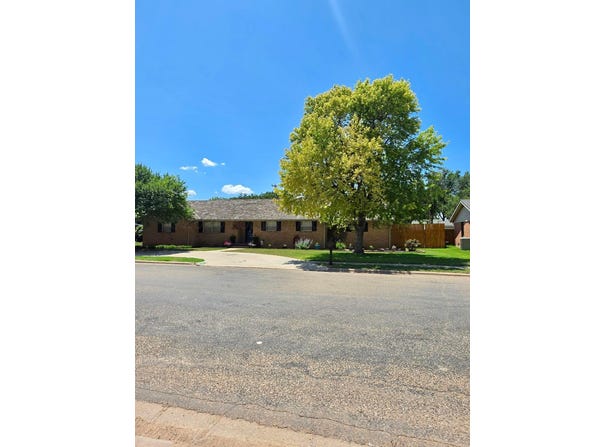 704 Gibner Drive, Spearman, TX 79081