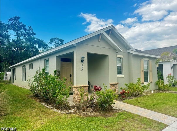 882 Friendship Circle, Labelle, FL 33935