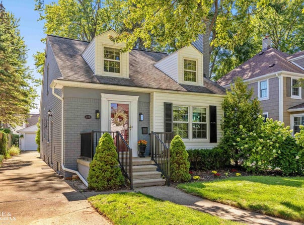 277 Ridgemont Road, Grosse Pointe Farms, MI 48236