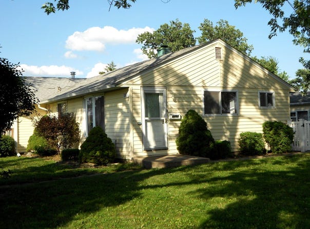 8865 S Ryan Road, Hometown, IL 60456