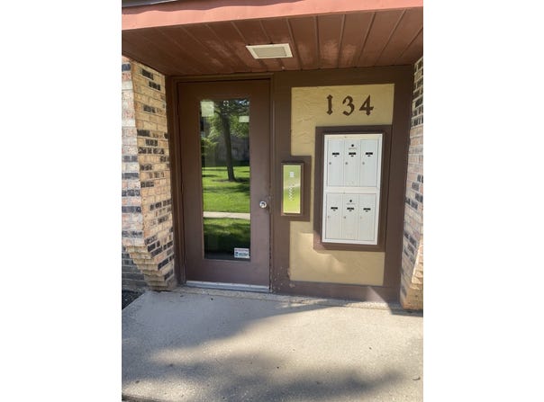 134 Klein Creek Court, Carol Stream, IL 60188