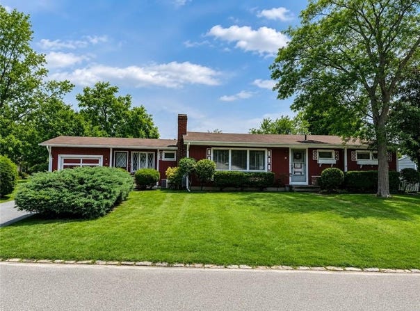 18 Leslie Road, Warwick, RI 02888