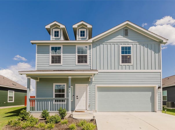 504 N Thunderstorm Ave, Lockhart, TX 78644