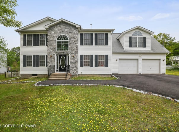 1149 Glade Drive S, Long Pond, PA 18334