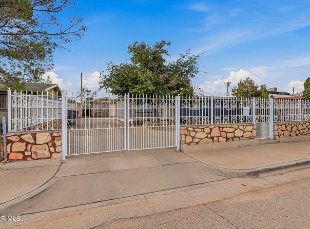 155 MANGO Road, El Paso, TX 79915