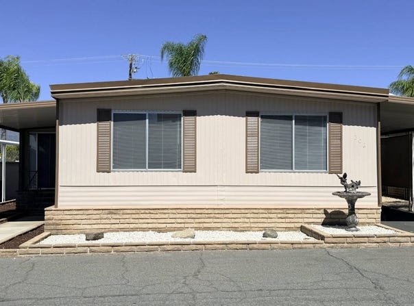 881 N Lake St, Hemet, CA 92544