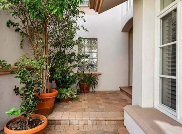 12699 Promontory Rd, Los Angeles, CA 90049