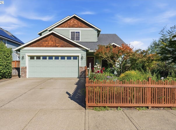 108 S 5TH St, Carlton, OR 97111