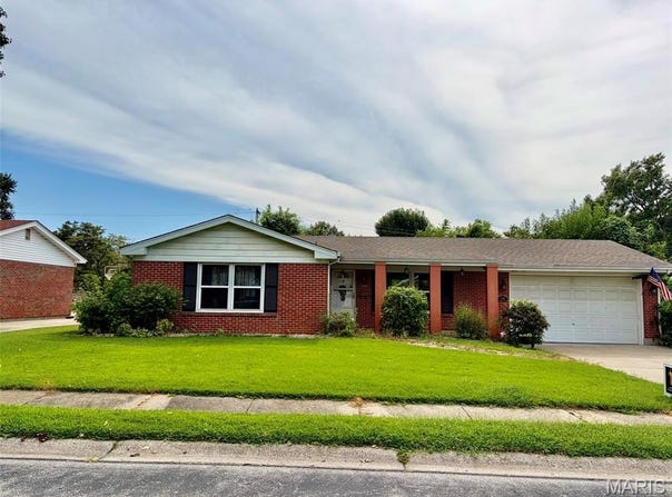 2701 Headland Drive, St Charles, MO 63301