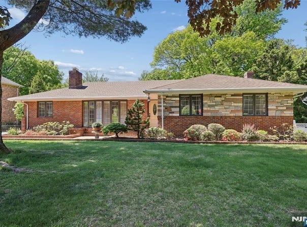 12 Beverly Road, Englewood Cliffs, NJ 07632