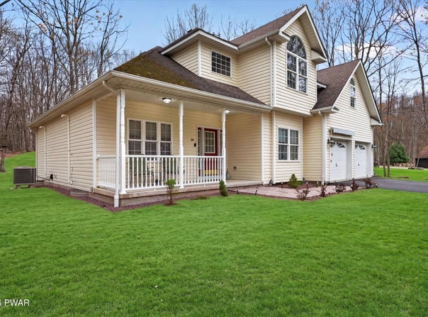 104 St Moritz Drive, Tafton, PA 18464