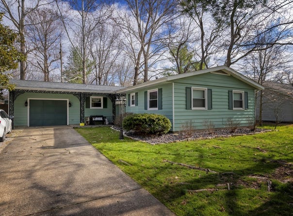 609 S Emerald Lane, Carbondale, IL 62901