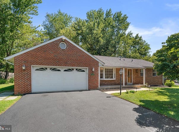 24101 LOG HOUSE RD, GAITHERSBURG, MD 20882