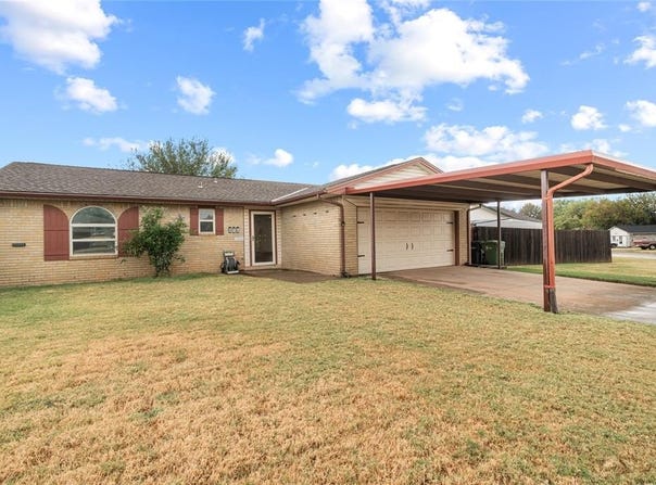 814 Cherrywood Lane, Yukon, OK 73099