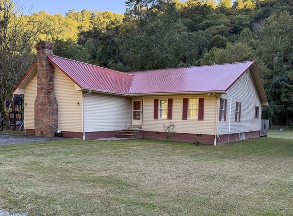 17690 E Big Creek Road, Sidney, KY 41564