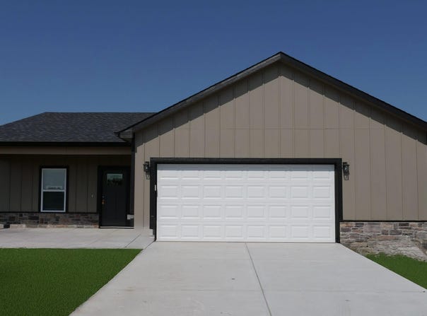 1054 Twinland Rd, McPherson, KS 67460