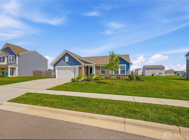 790 Hunters Run Drive, Brookville, OH 45309