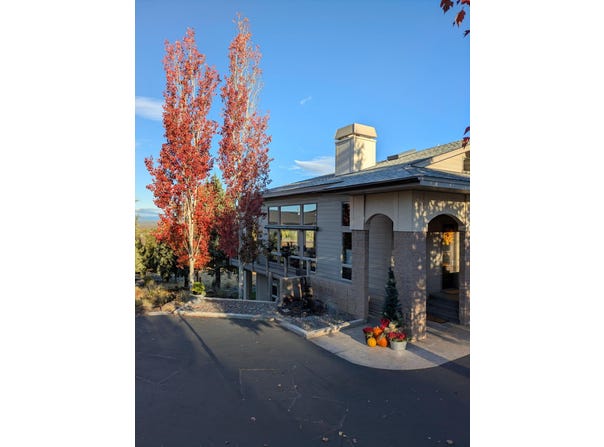 893 Highland View Loop, Redmond, OR 97756