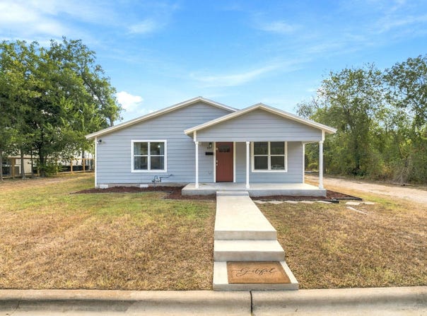 805 Haysel St, Bastrop, TX 78602