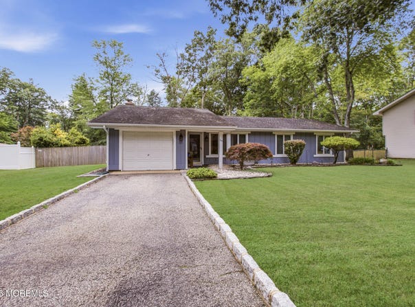 39 Cambridge Drive, Jackson, NJ 08527