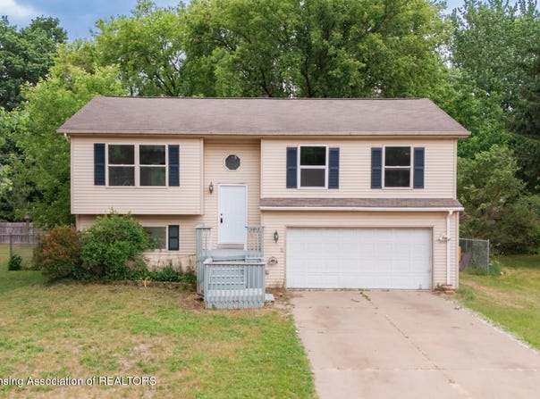2822 Risdale Avenue, Lansing, MI 48911