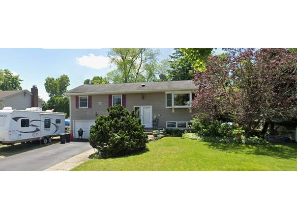 14 Dedham Pl, Kings Park, NY 11754
