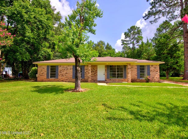 5717 Meadowview Drive, Moss Point, MS 39562