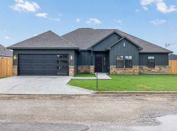 330 Cactus Street, Giddings, TX 78942