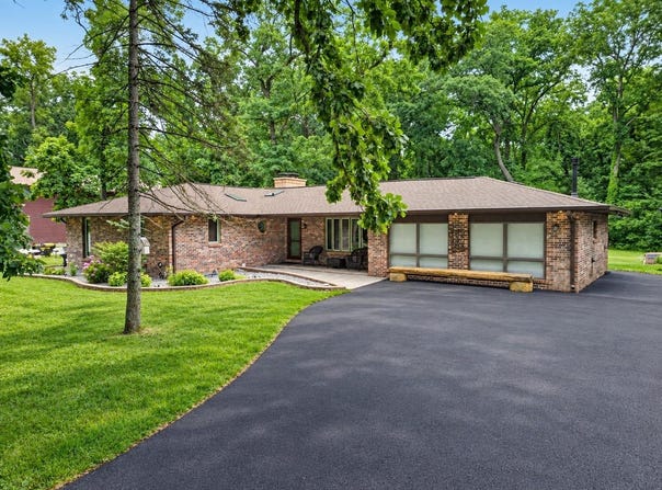 14309 KB Road, CAPRON, IL 61012
