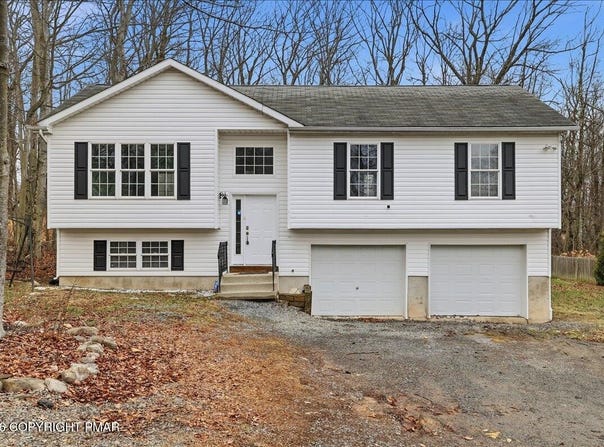 2085 Minqua Trail, Tobyhanna, PA 18466