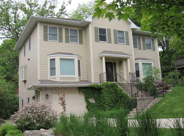 119 Richards St, IowaCity, IA 52246
