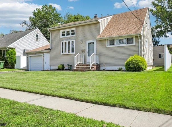 10 Independence Dr, Roselle Boro, NJ 07203-2409